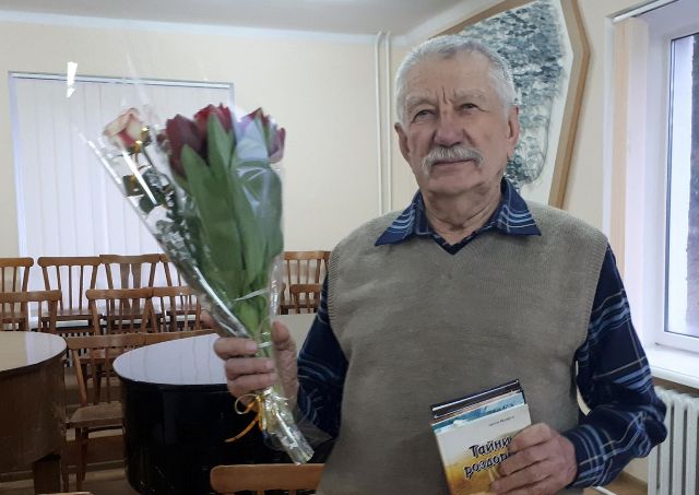 Поет Арсен Вікарук